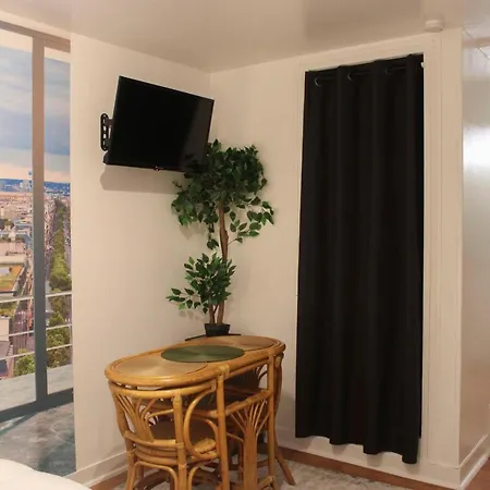 Cosy In The Heart Of The 15th Апартаменты Париж